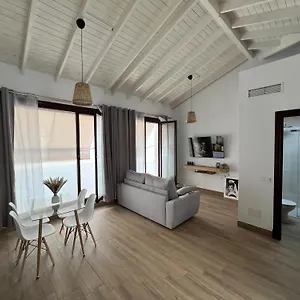 https://mm-empedrada-apartamentos-jerez.hotelsincadiz.net